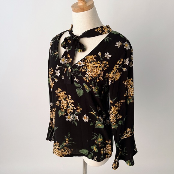 Elli White blouse with beautiful design (discounted shipping!) - Picture 2 of 3